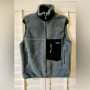 Patagonia women’s retro pile fleece vest. Green size M.